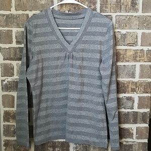 ❤Liz Claiborne Vneck Striped Top